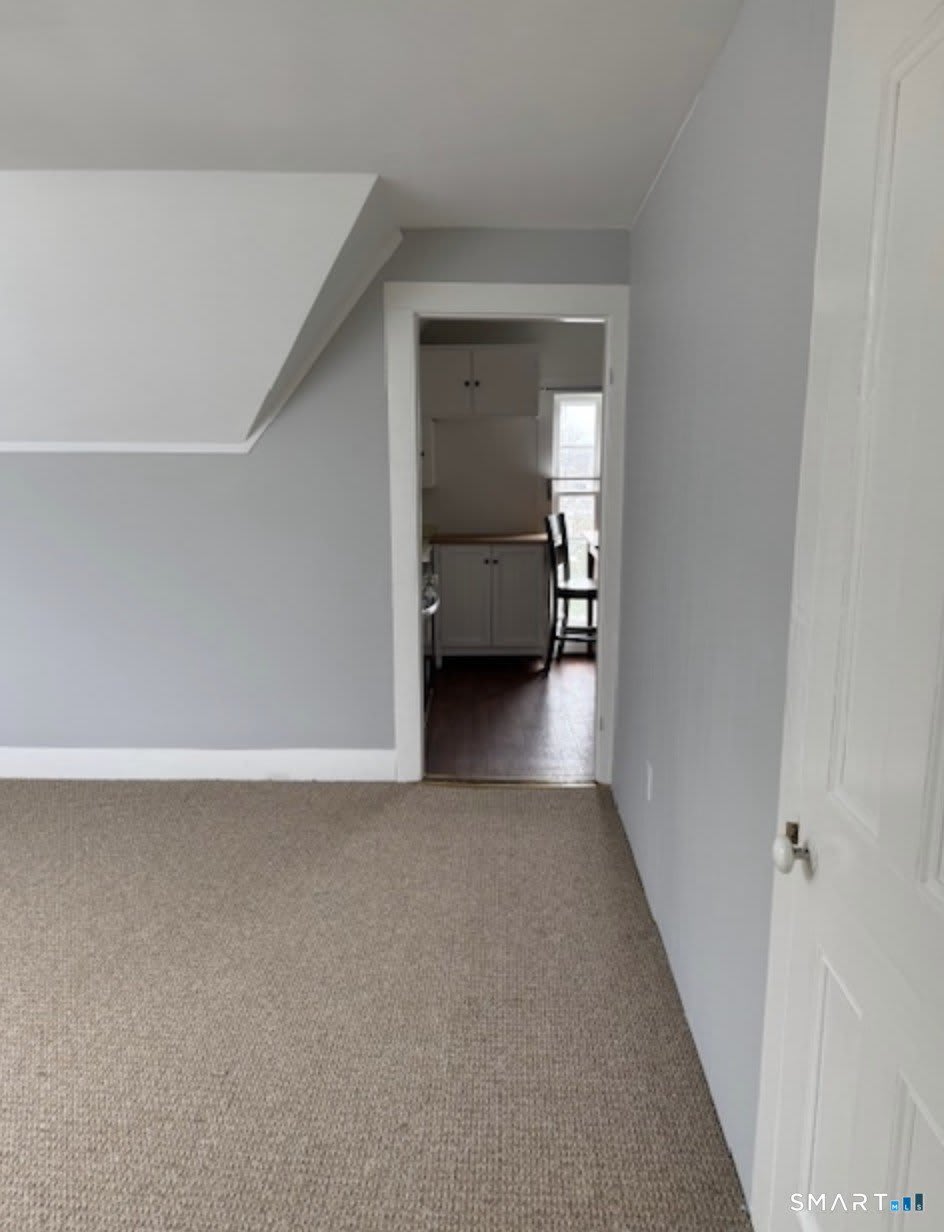 21 Broadway Avenue – photo 3