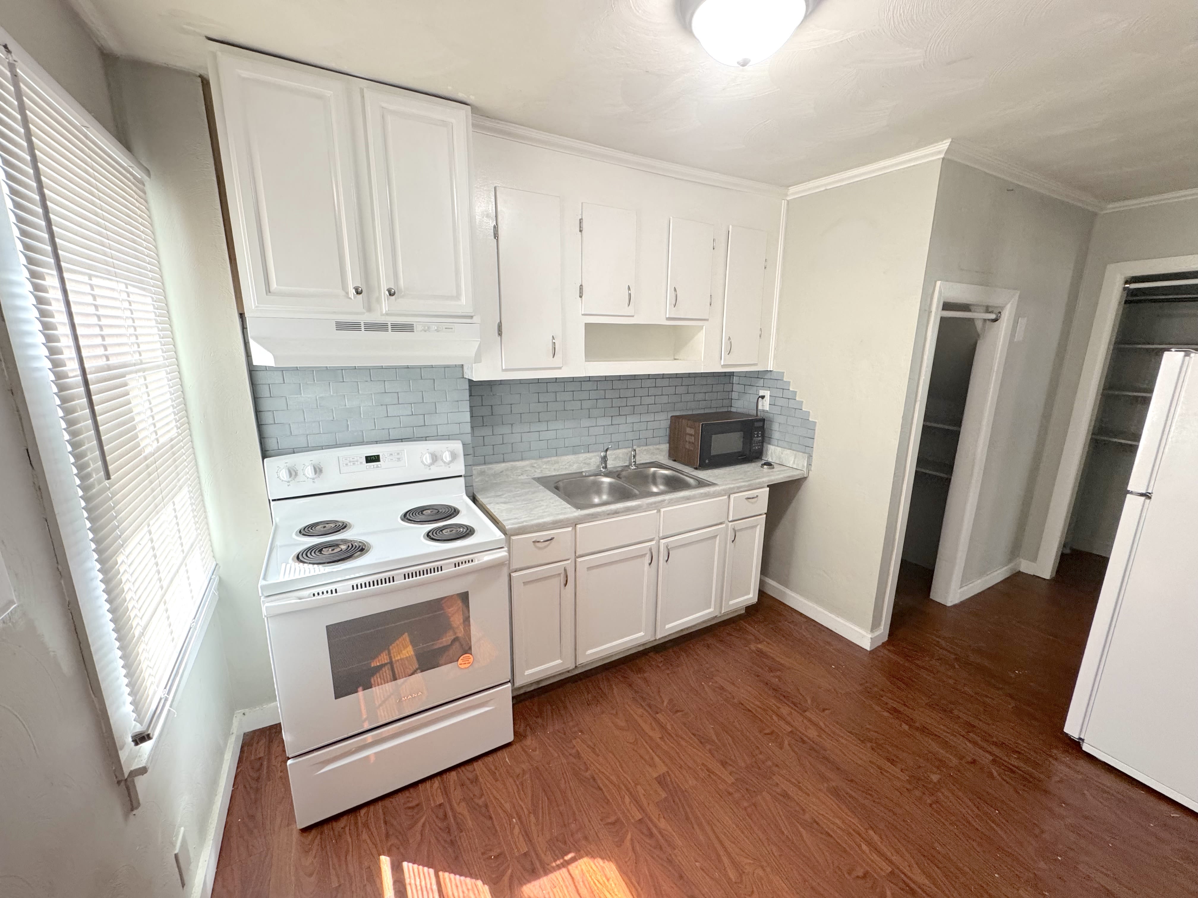 104 Cushing St – photo 5