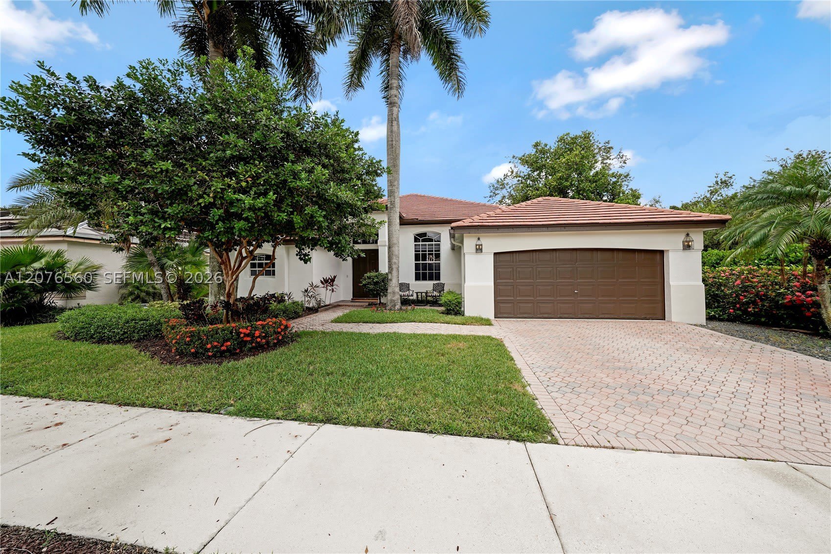 2527 Jardin Dr – photo 1