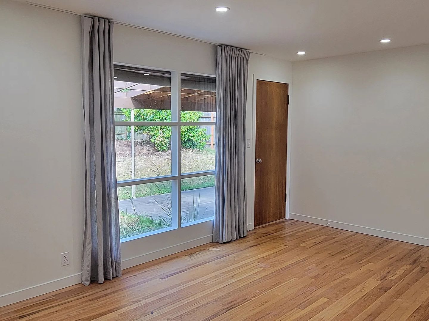 Updated 3-Bedroom Home with Spacious Yard in Broadview/Bitter Lake – photo 2
