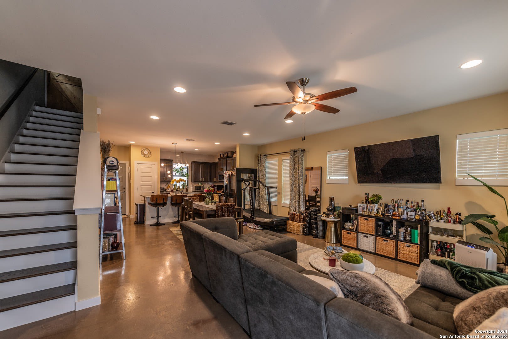 619 Burleson St – photo 2