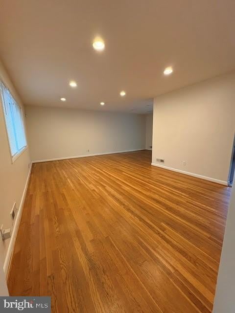 7016 ROUNDTREE RD – photo 2