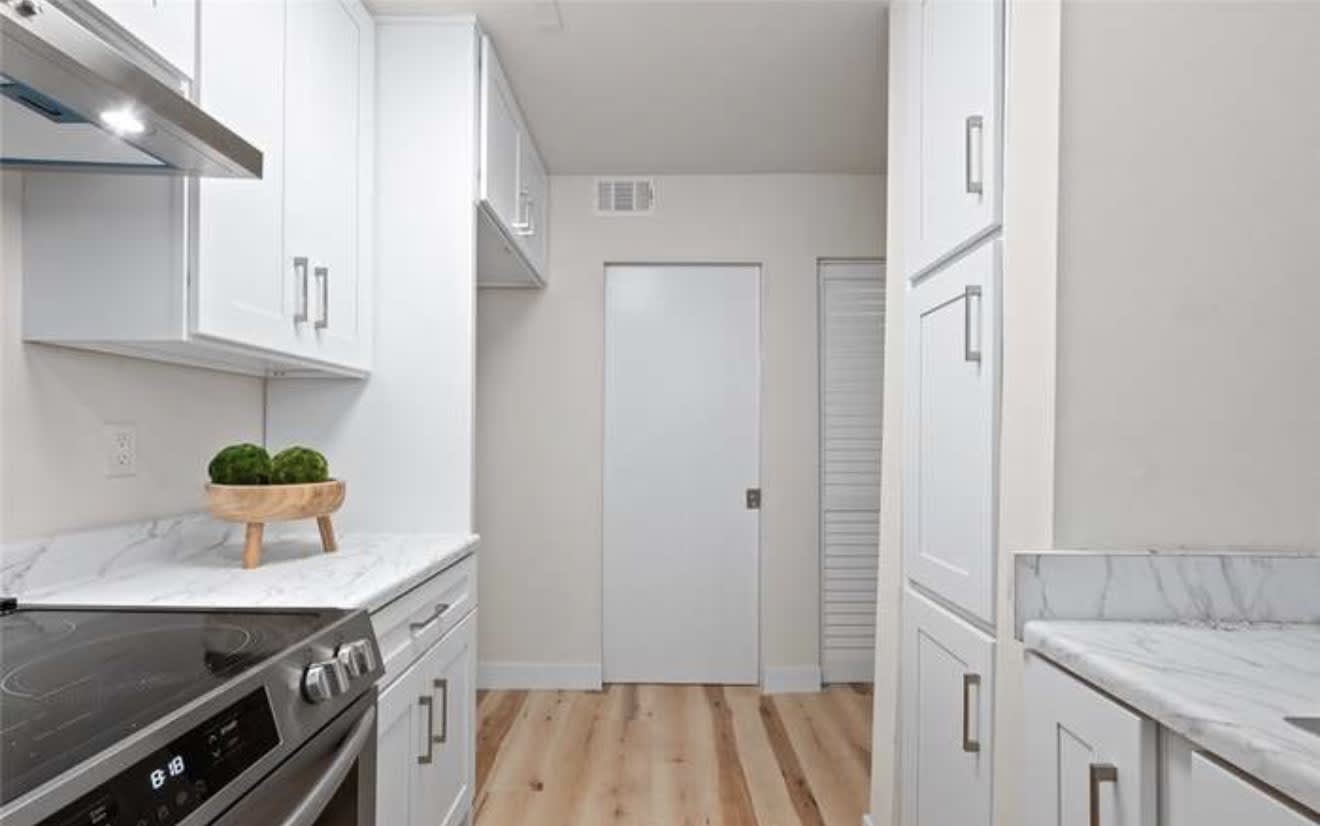 9030 Newport Ave Apt 13 – photo 2