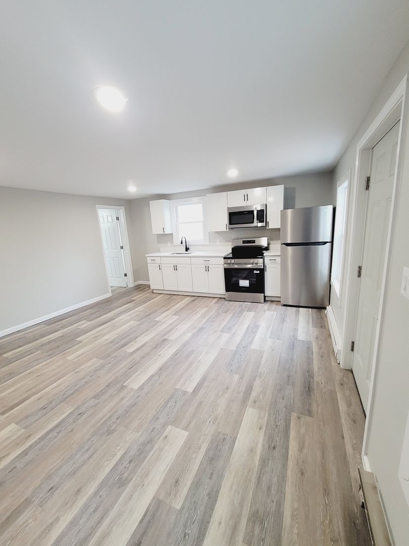 One-Bedroom Apartment for Rent Close to Downtown! – photo 4