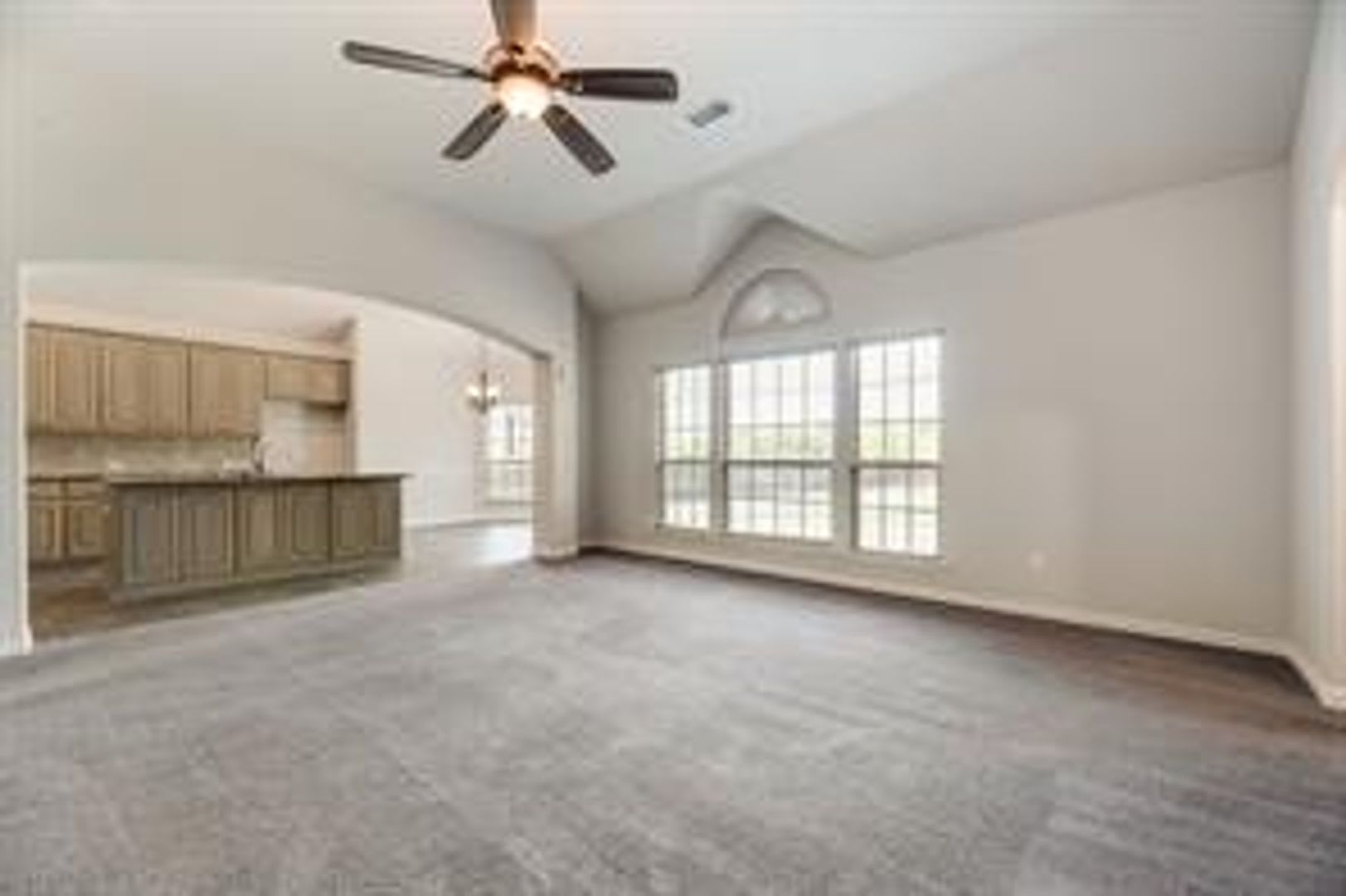 Beautiful Home in Villages of Fox Hollow – photo 4