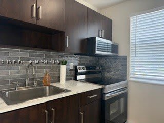 1607 NW 16th Ave – photo 3