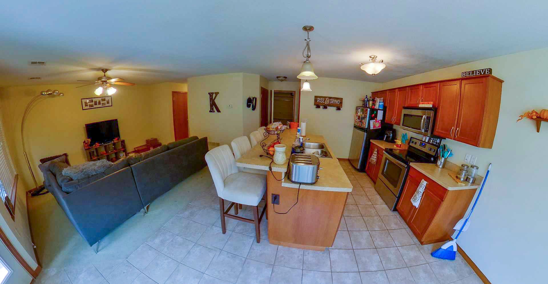 3D Tour Available Gorgeous Townhome Off Of Scenic Drive 2 Car Garage Washer Dryer Included Available December 3Rd – photo 1
