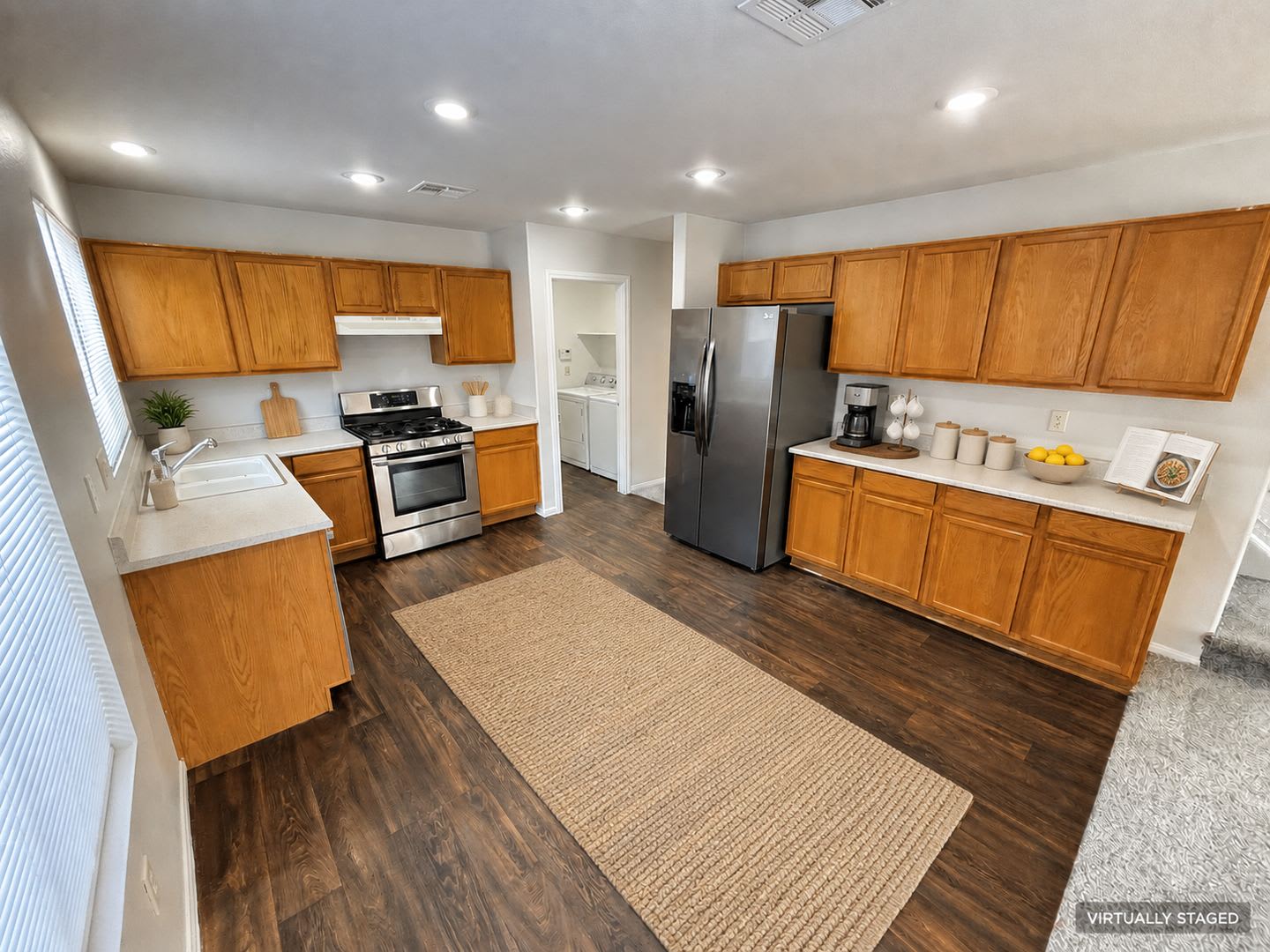 Beautiful 4Bed 3Bath 2Car Residence Located In Summerlin Near Town Center Drive – photo 4