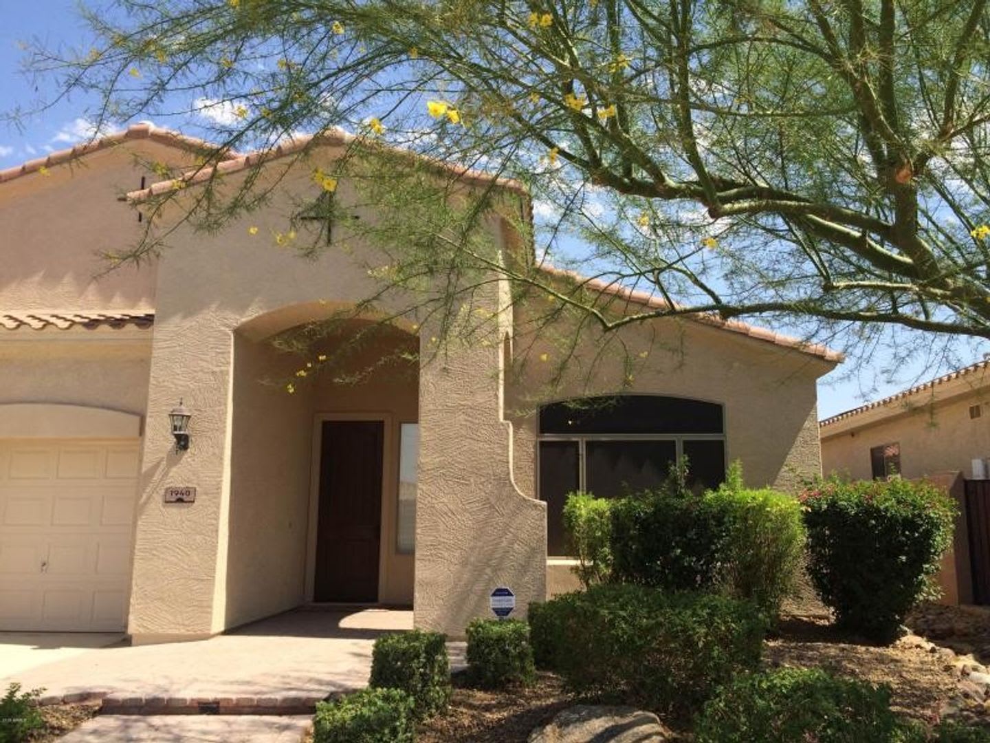 Gorgeous Large 5 Bedroom Single Level Home With 3 Car Garage In North Phoenix With Solar Norterra Area – photo 2