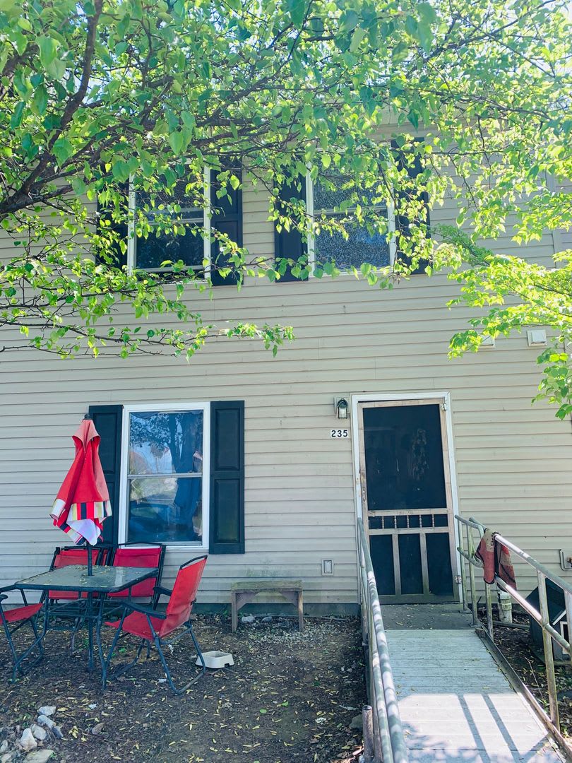 3 Bedroom 1.5 Bath Townhouse – photo 1