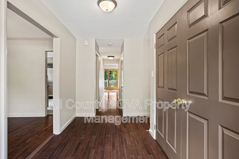 6428 Earlham Dr – photo 5