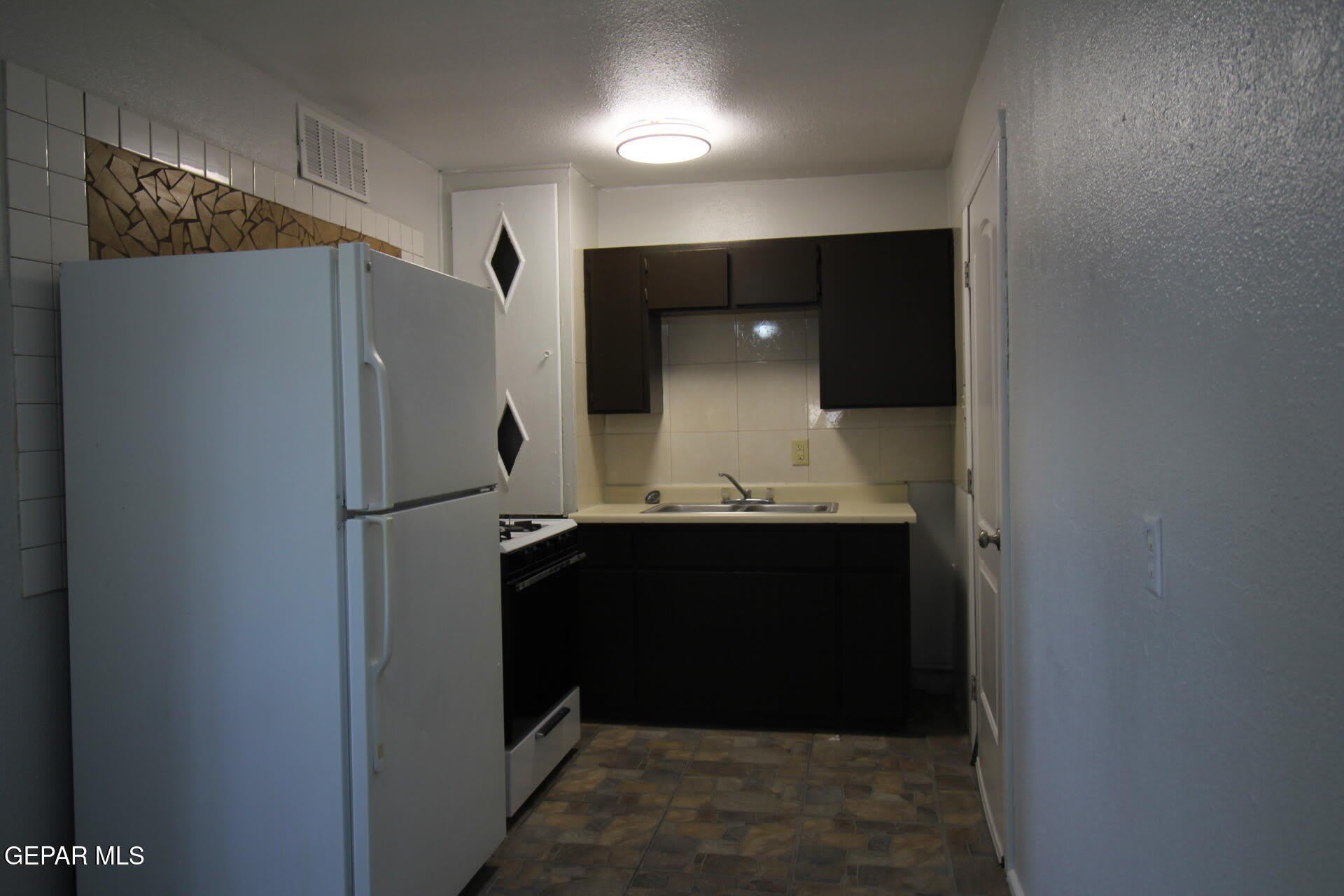 3900 Flory Avenue – photo 5