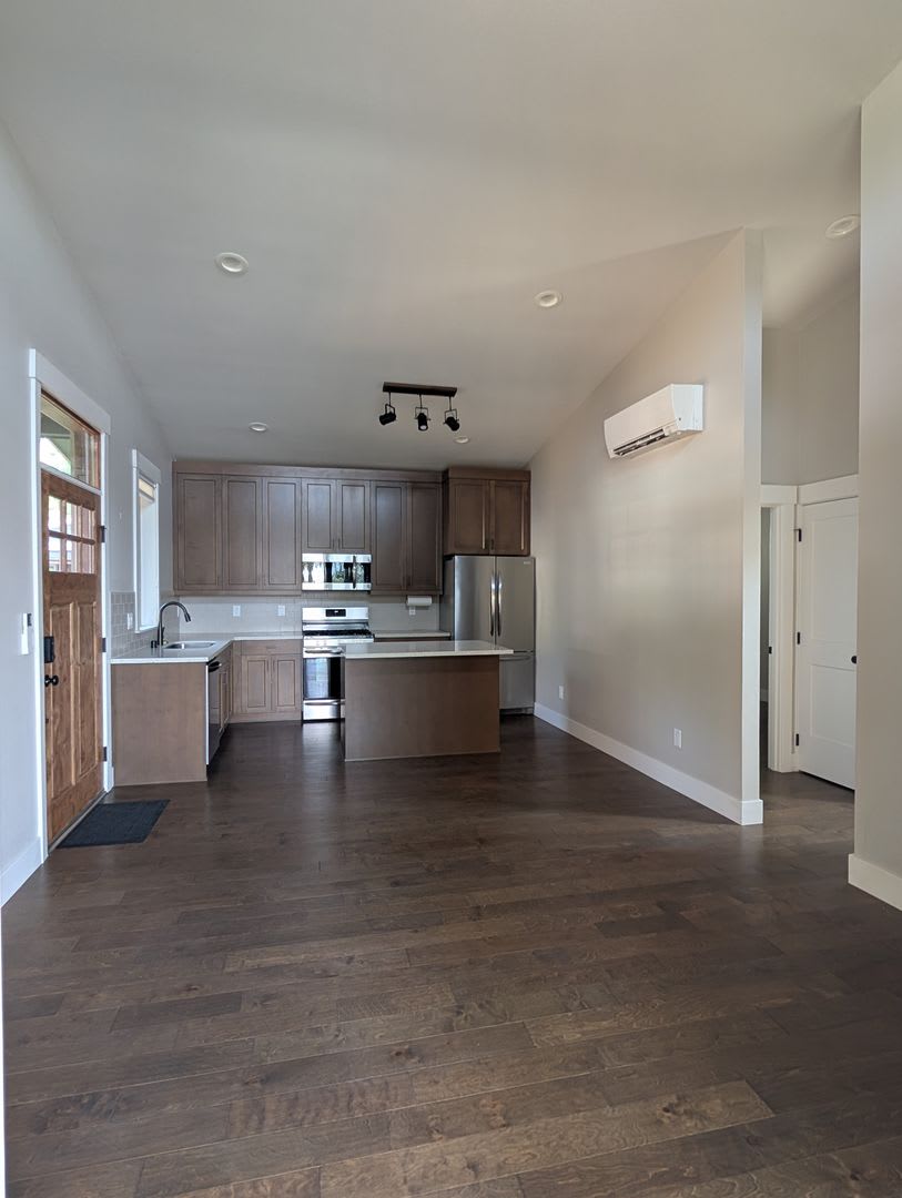 1 bedroom 1 Bath in Bingen, WA – photo 3