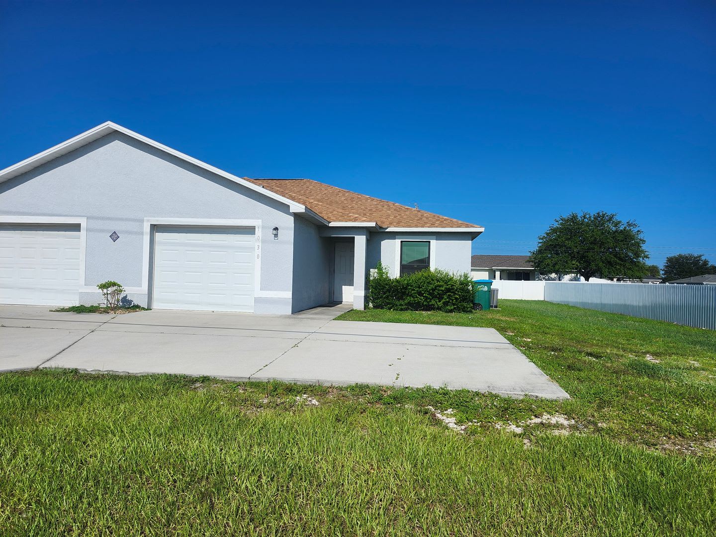 Beautiful 3 Bedroom 2 Bath Duplex with a garage and Laundry hook up – photo 1