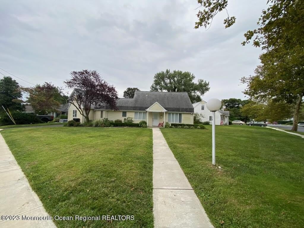 921 Woodgate Avenue – photo 2