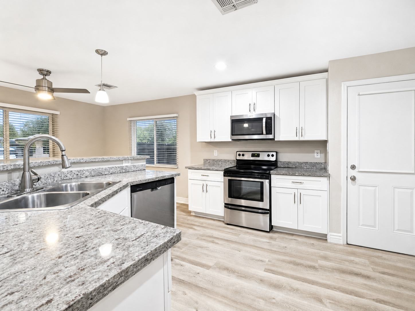 5208 South 11th Avenue – photo 1