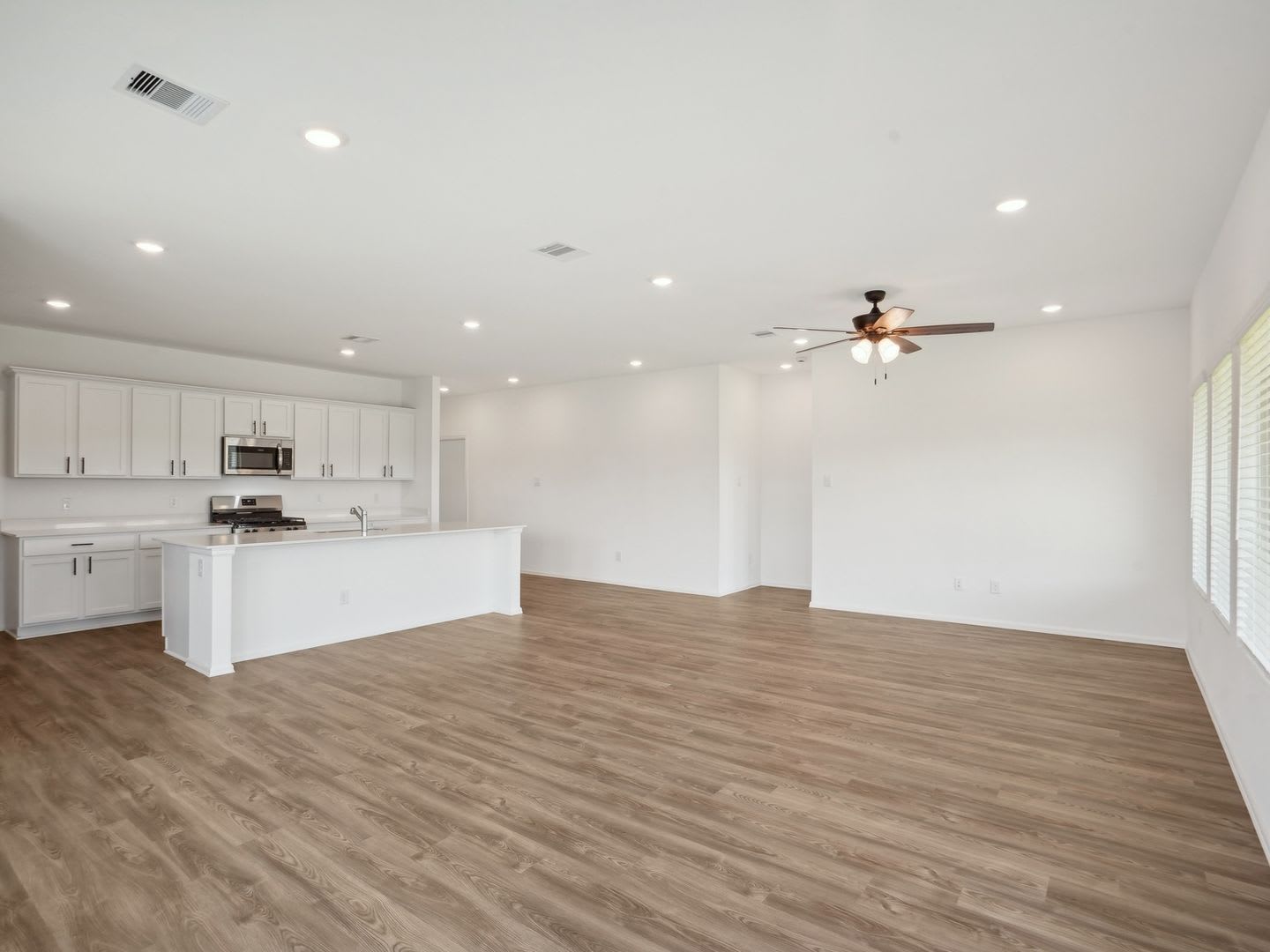 4 Bedroom Single Family Home in Richmond – photo 5