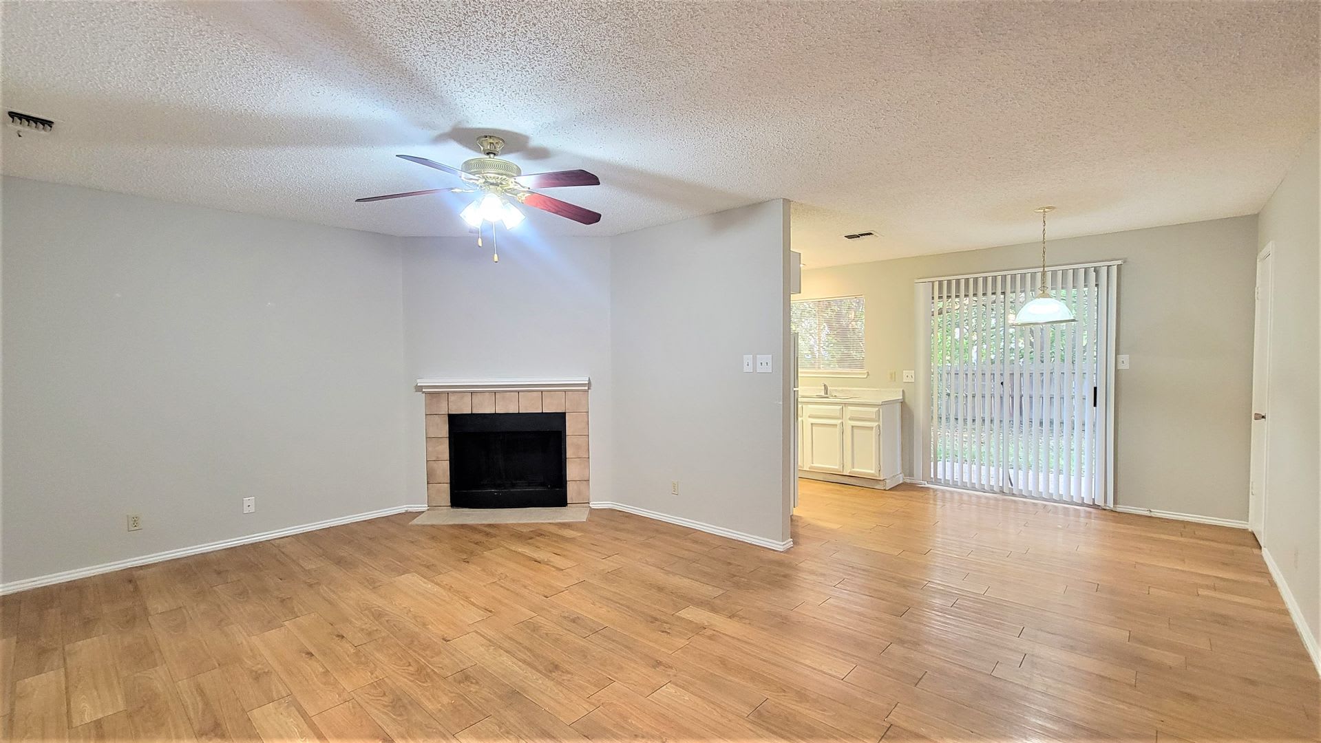 Lovely 2 Story 2 Bedroom 2 Bath Duplex Balcony Off Primary Bedroom Great Location – photo 3
