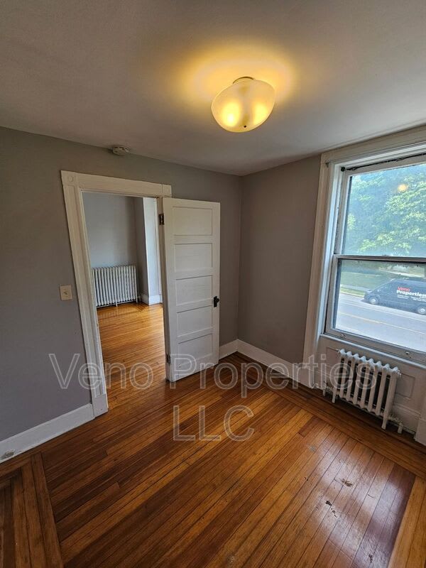 594 Madison Ave – photo 5