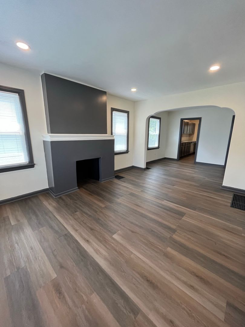 Updated 2 Bedroom 1 1 2 Bath Home With Fenced In Backyard 1 Car Garage – photo 2