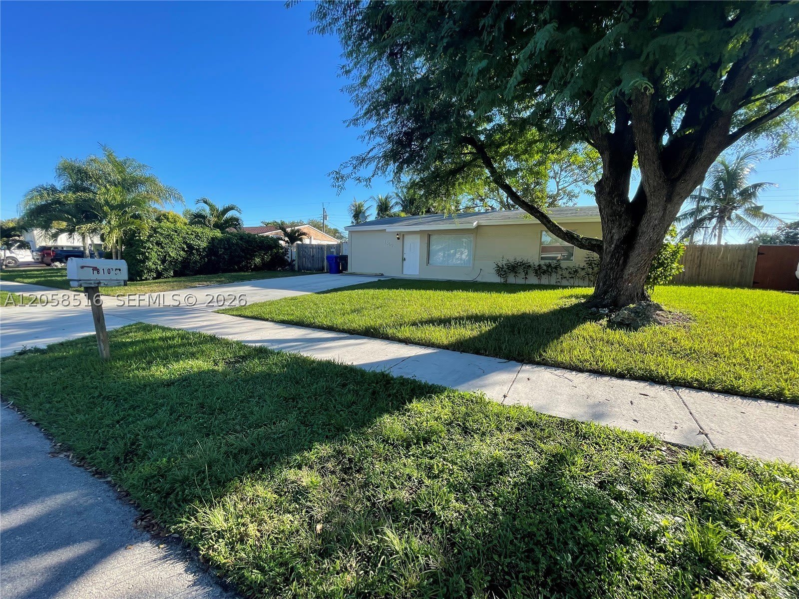 1810 SW 64th Ter – photo 2