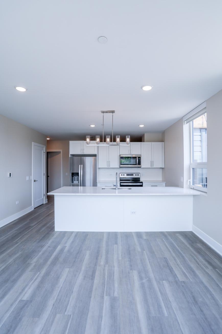 880 Lee St – photo 2