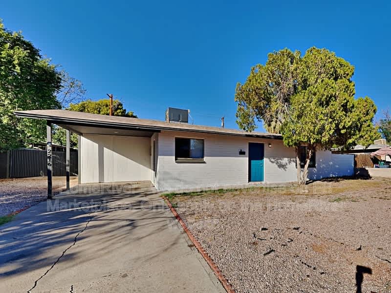 2216 W Minnezona Ave – photo 1