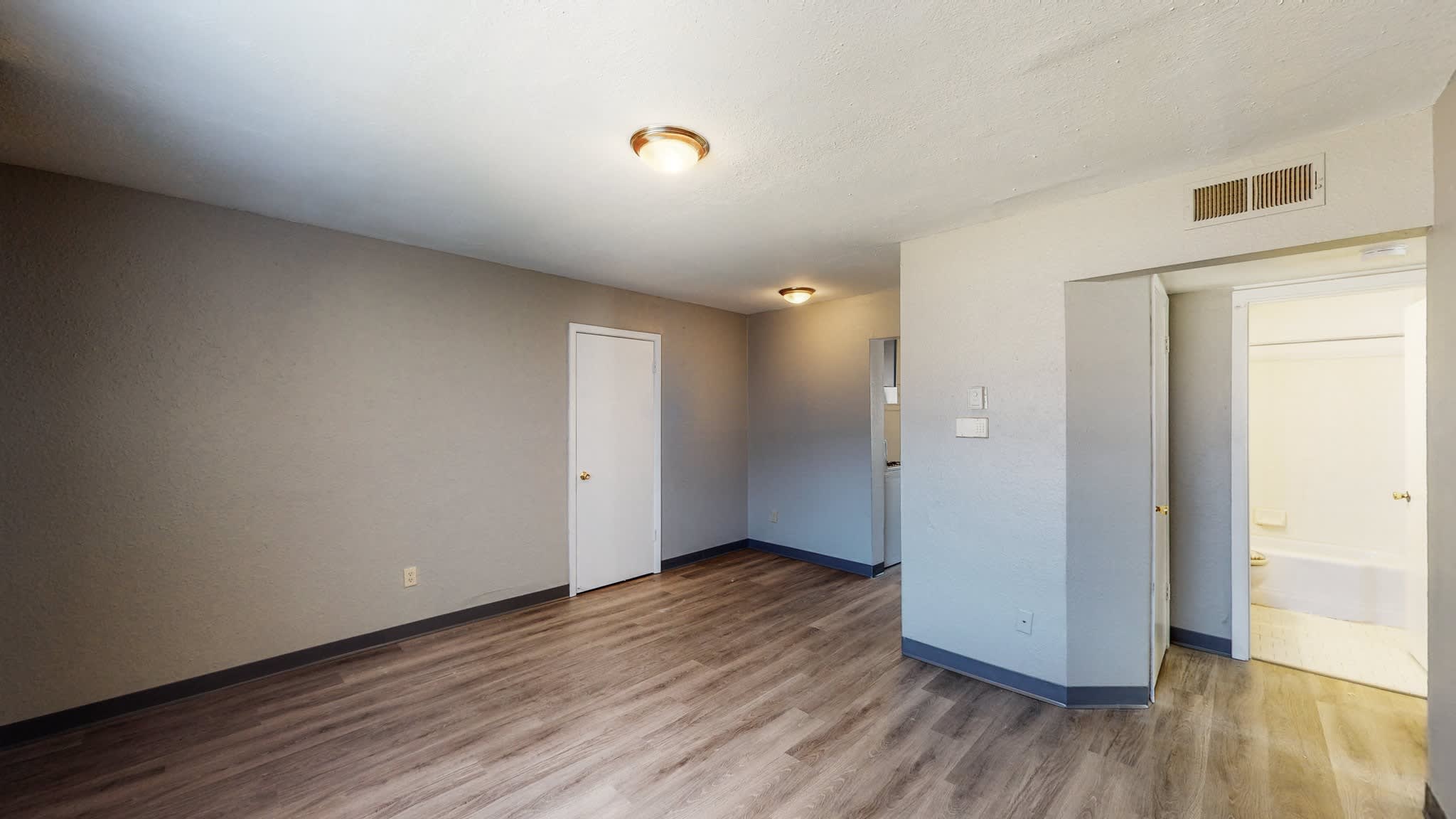 Longview Heights Apartments – photo 3