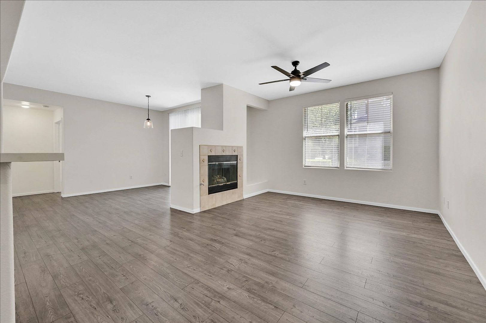 Beautiful 2-Bedroom Condo in Downtown Summerlin! – photo 3
