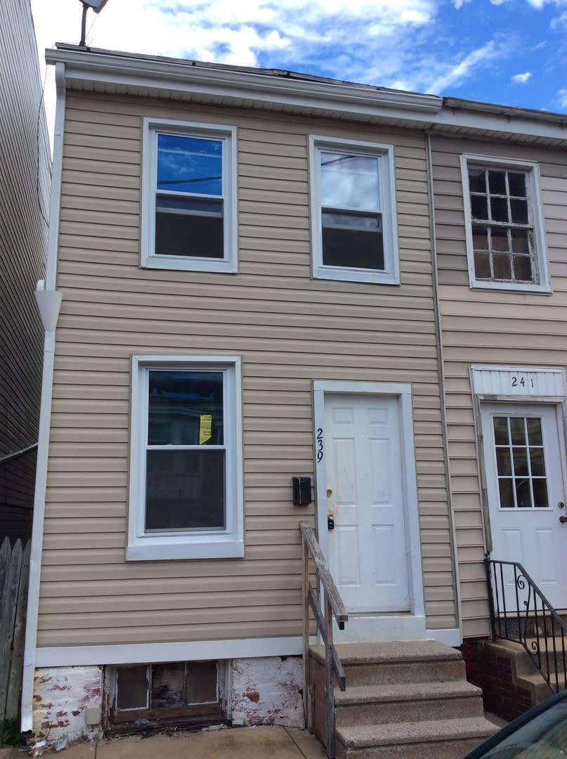 2 Bedroom House, Yard, Off-Street Parking-York City SD – photo 1