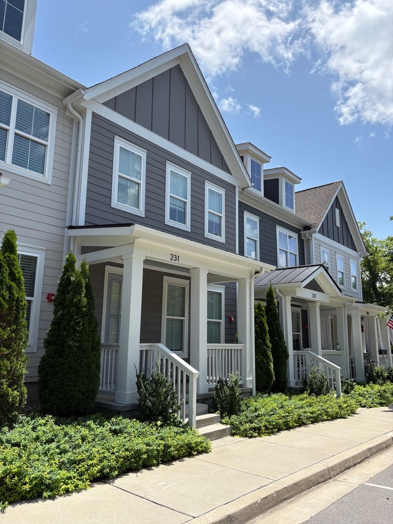 Beautiful 2/2.5 townhome near downtown Franklin available! – photo 1