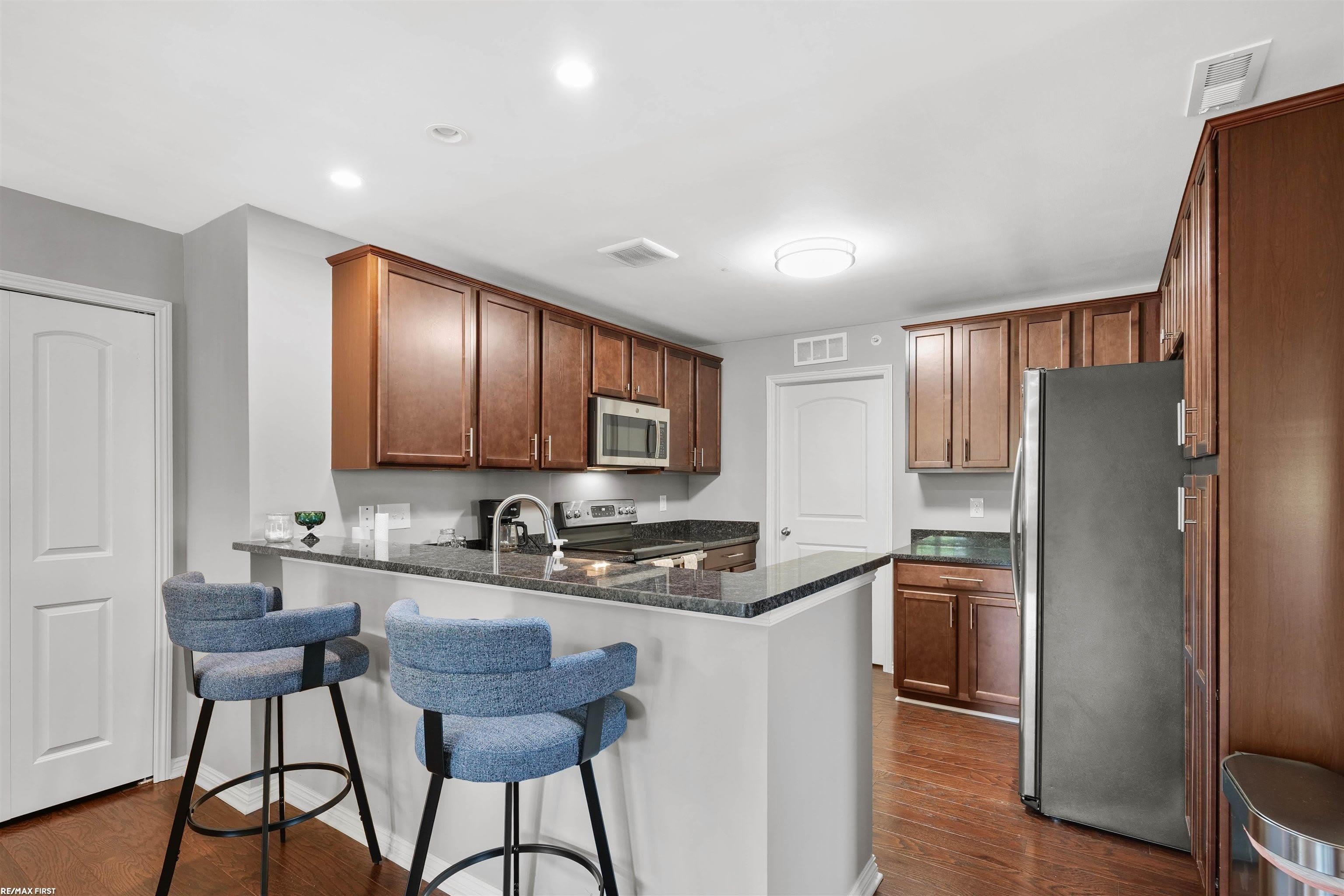 6986 Boulder Pointe Court – photo 4