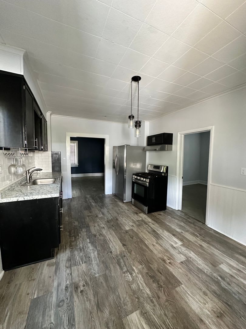 641 E Elm St – photo 3