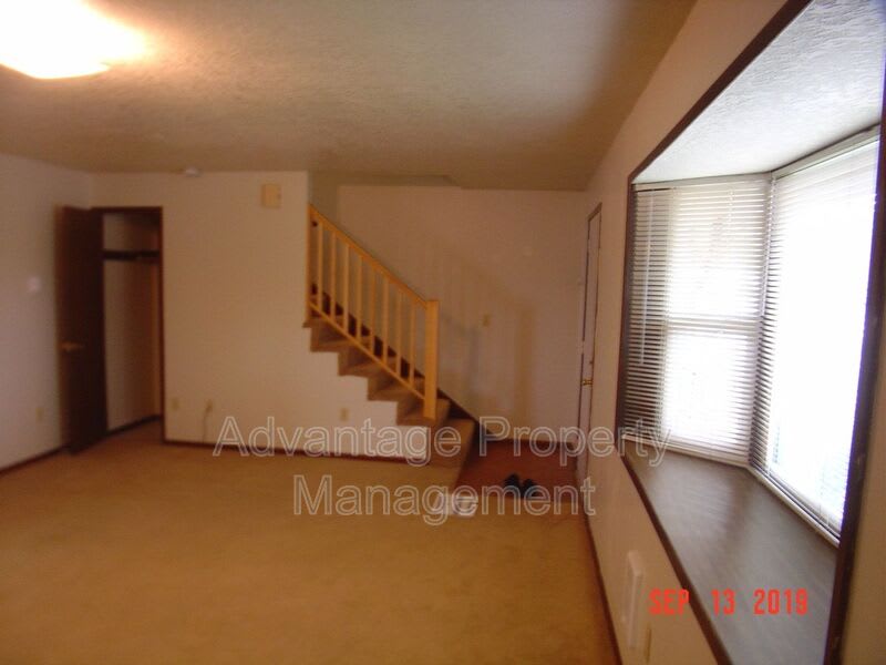 1952 APPLEGATE ST. – photo 4