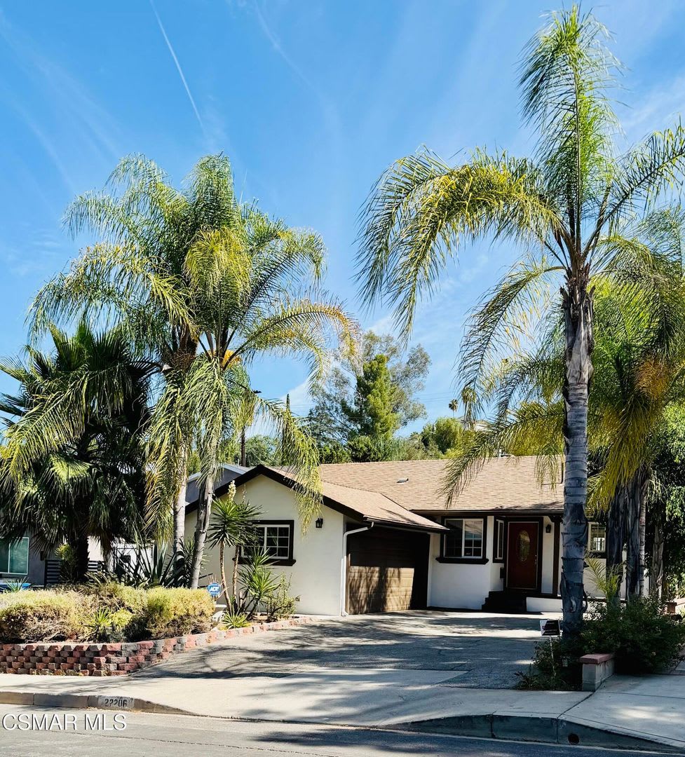 Welcome this single story, beautifully maintained and thoughtfully updated home South Of The Boulevard – photo 2