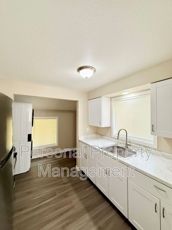 3110 Thompson Ave. – photo 5