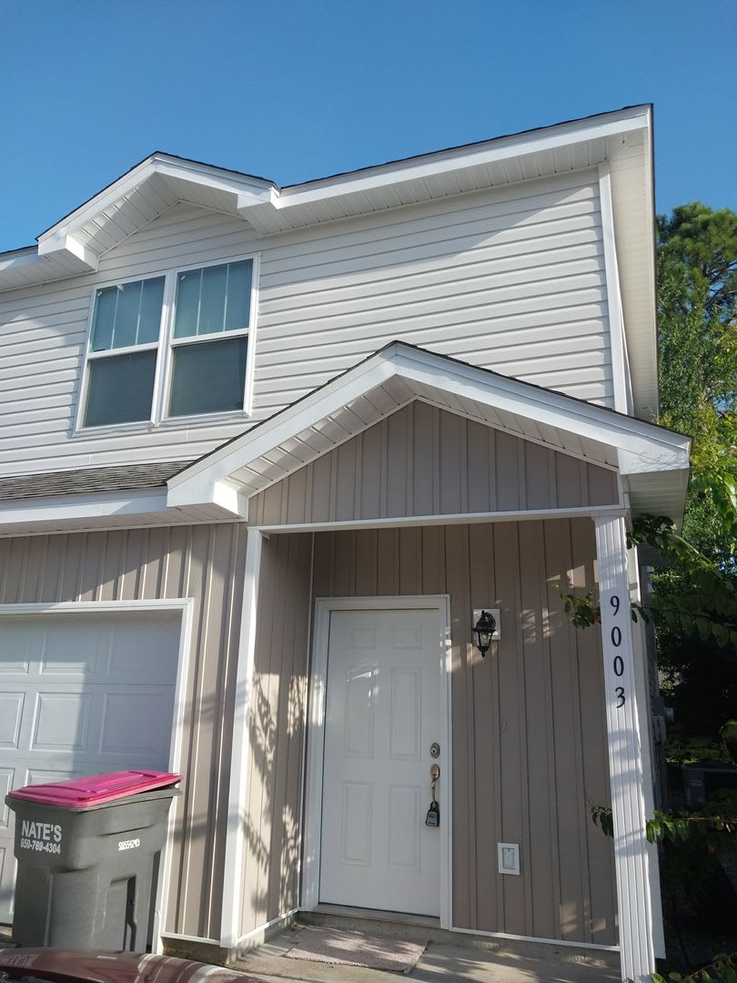 Gorgeous 3 Bedroom 2.5 Bath Townhome – photo 2