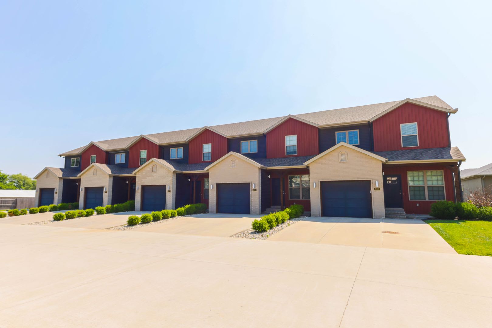 NEW LUXURY 3 BED 2.5 BATH TOWNHOUSE!!! – photo 1
