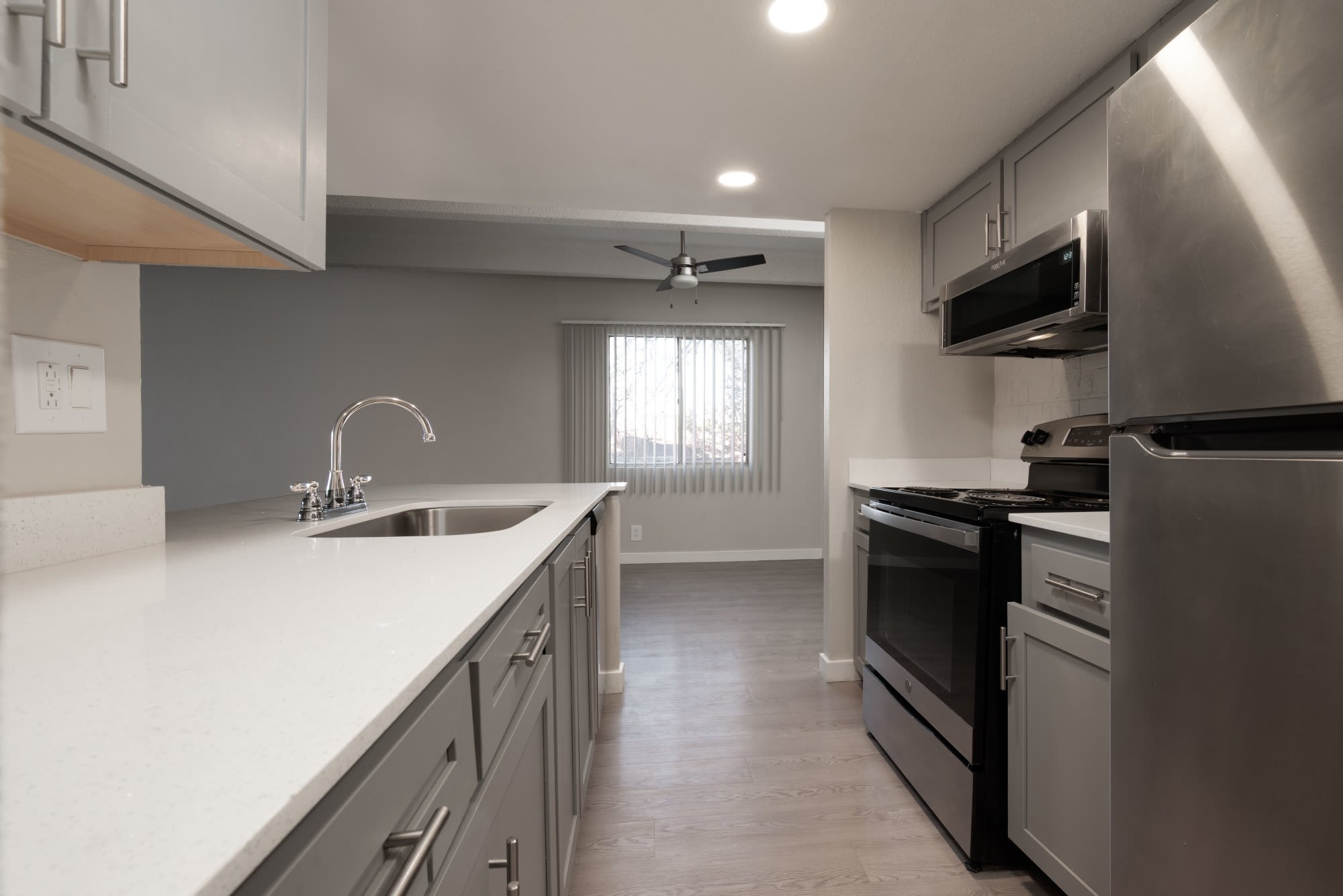 Uptown Square Apartments – photo 3