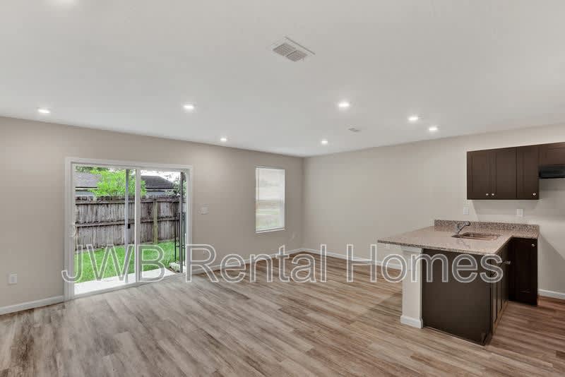 606 Herman St – photo 5