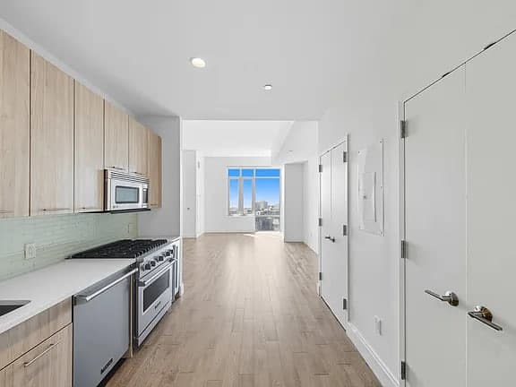 1502 Voorhies Ave Apt 2 – photo 2