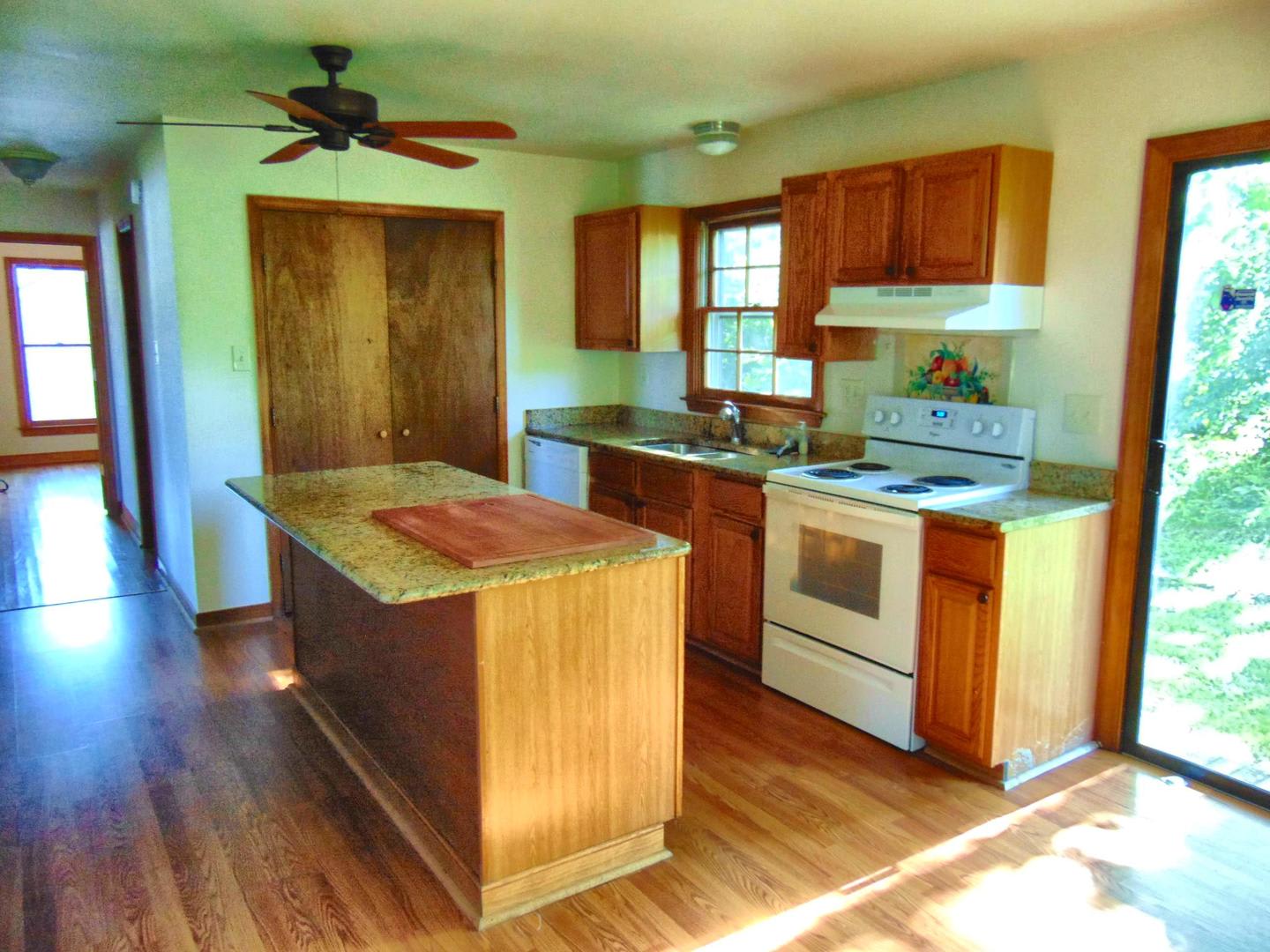 Welcome Home to 4903 Goddin Circle – photo 4