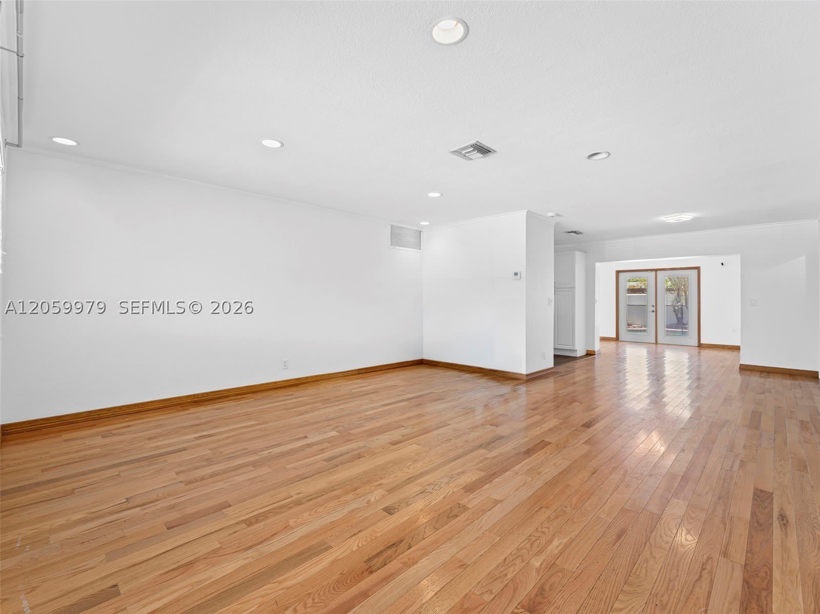 2021 N 52nd Ave – photo 2