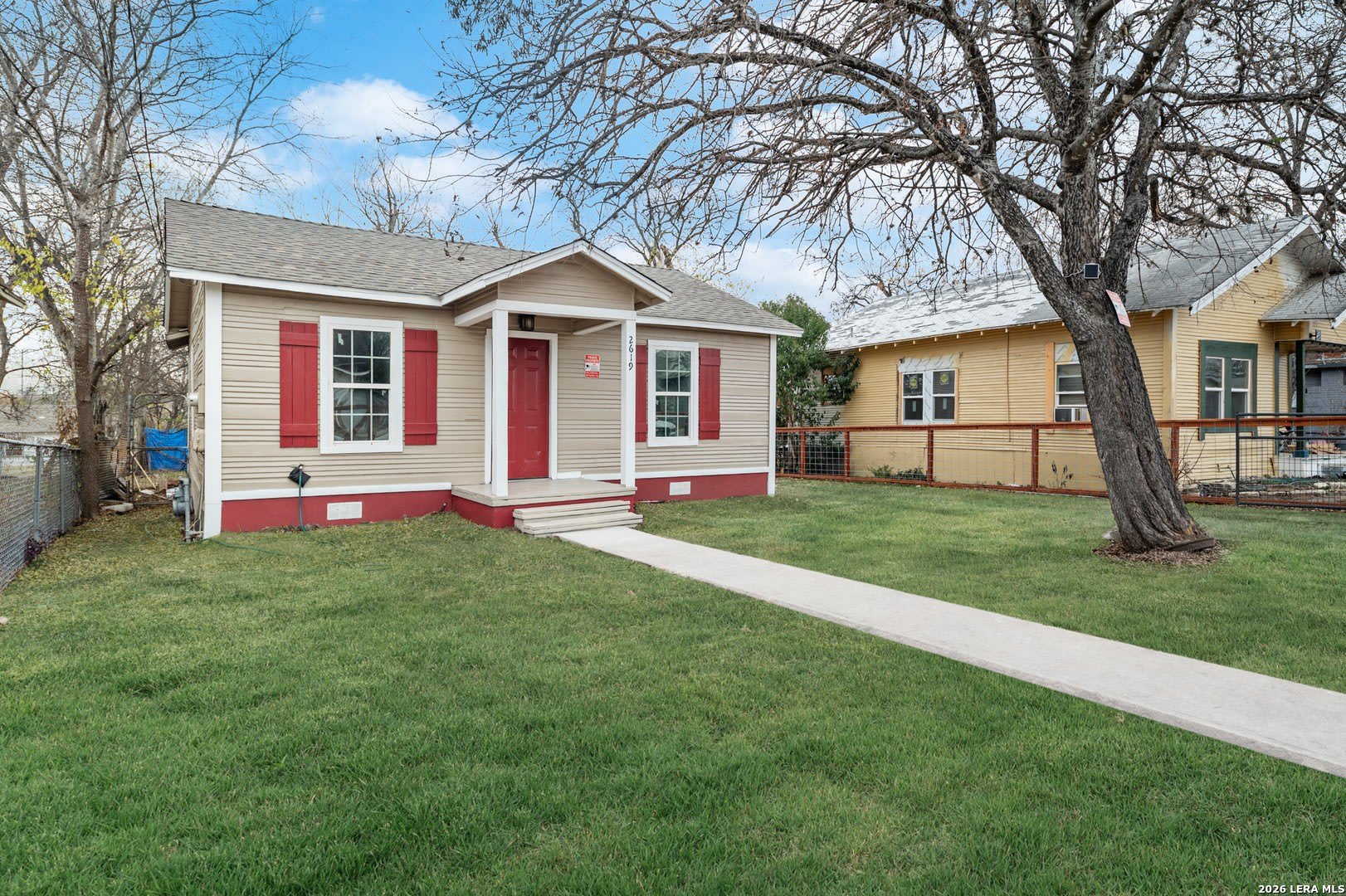 2619 E Houston – photo 1