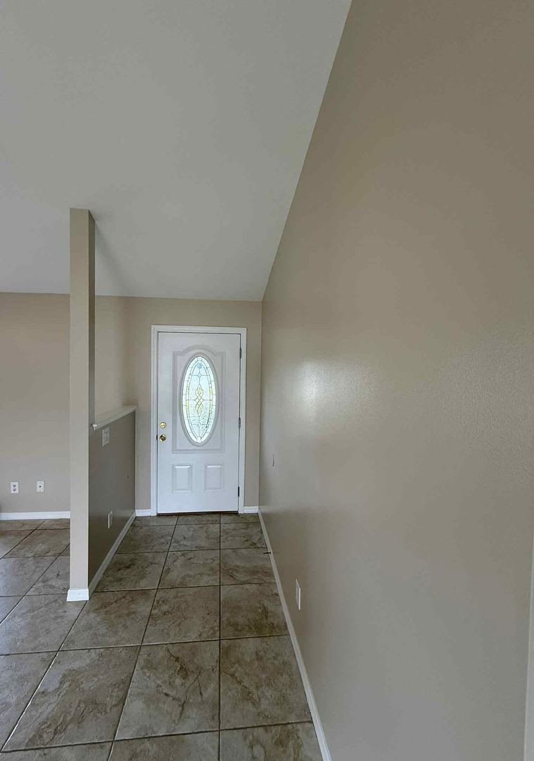 3/2/2 Beautiful Home with Spacious Backyard in Southeast Ocala – photo 4
