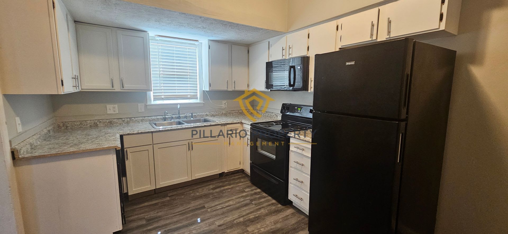 Updated 3 Bedroom 1 5 Bathroom Grace Tuxedo Beauty Available Now – photo 3