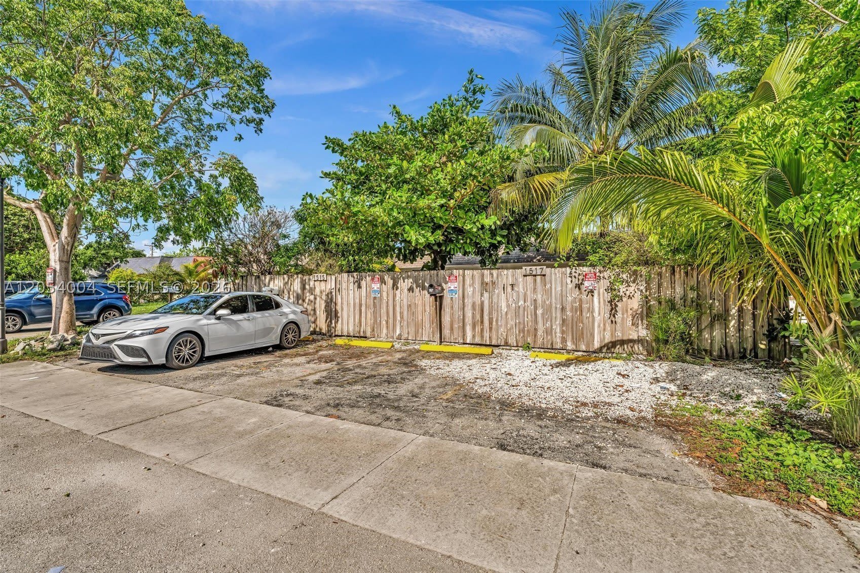1517 NW 8th Ave – photo 4