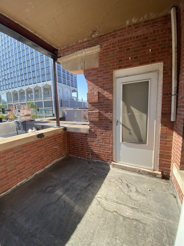 856 W Montrose Avenue – photo 3