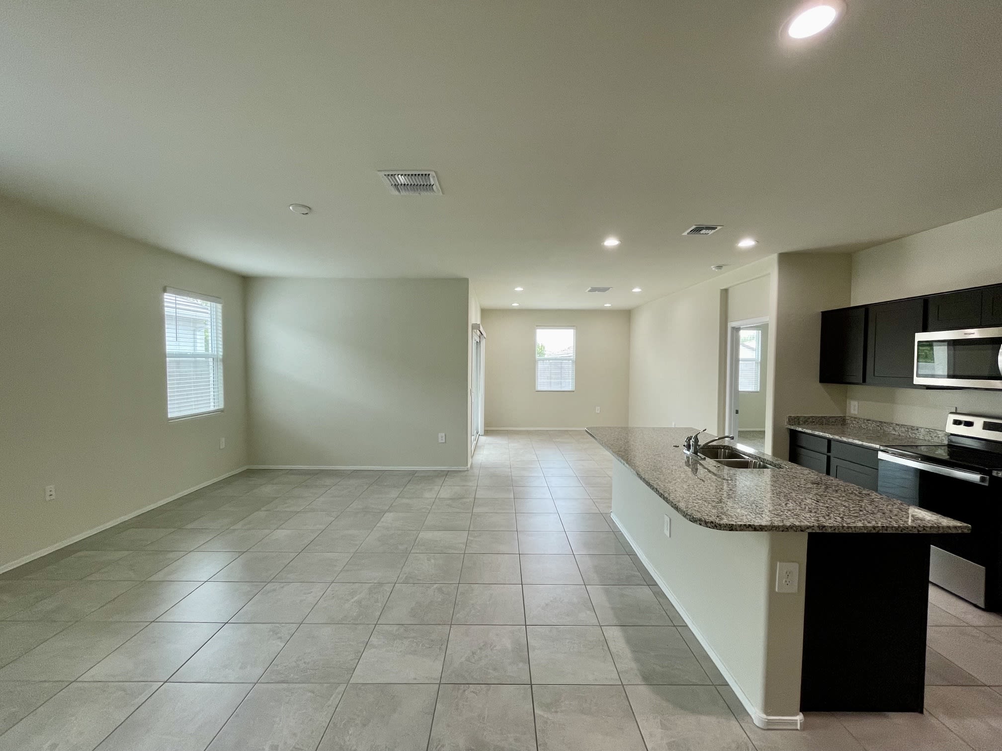 18563 W Desert Hollow Dr – photo 4