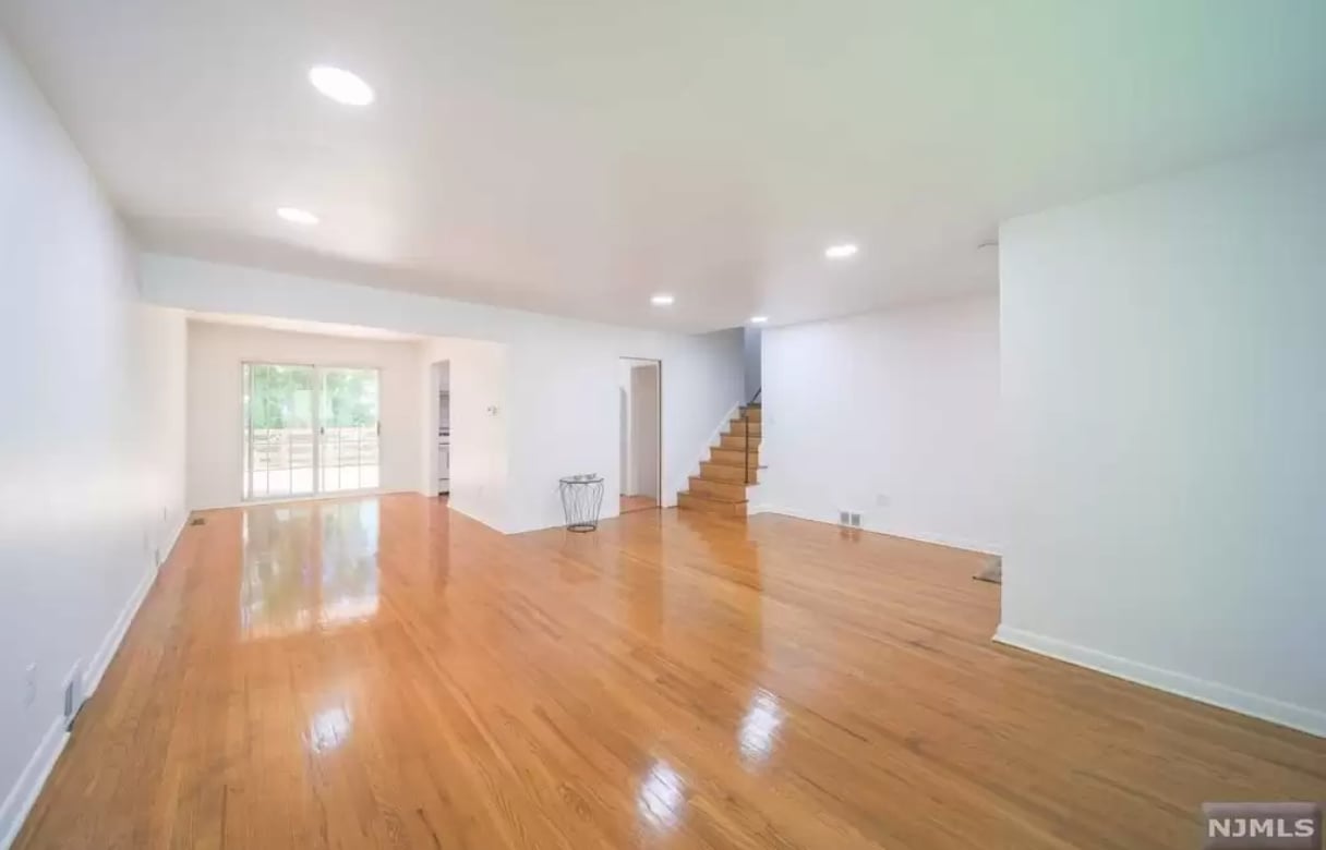 10 Center Street – photo 2